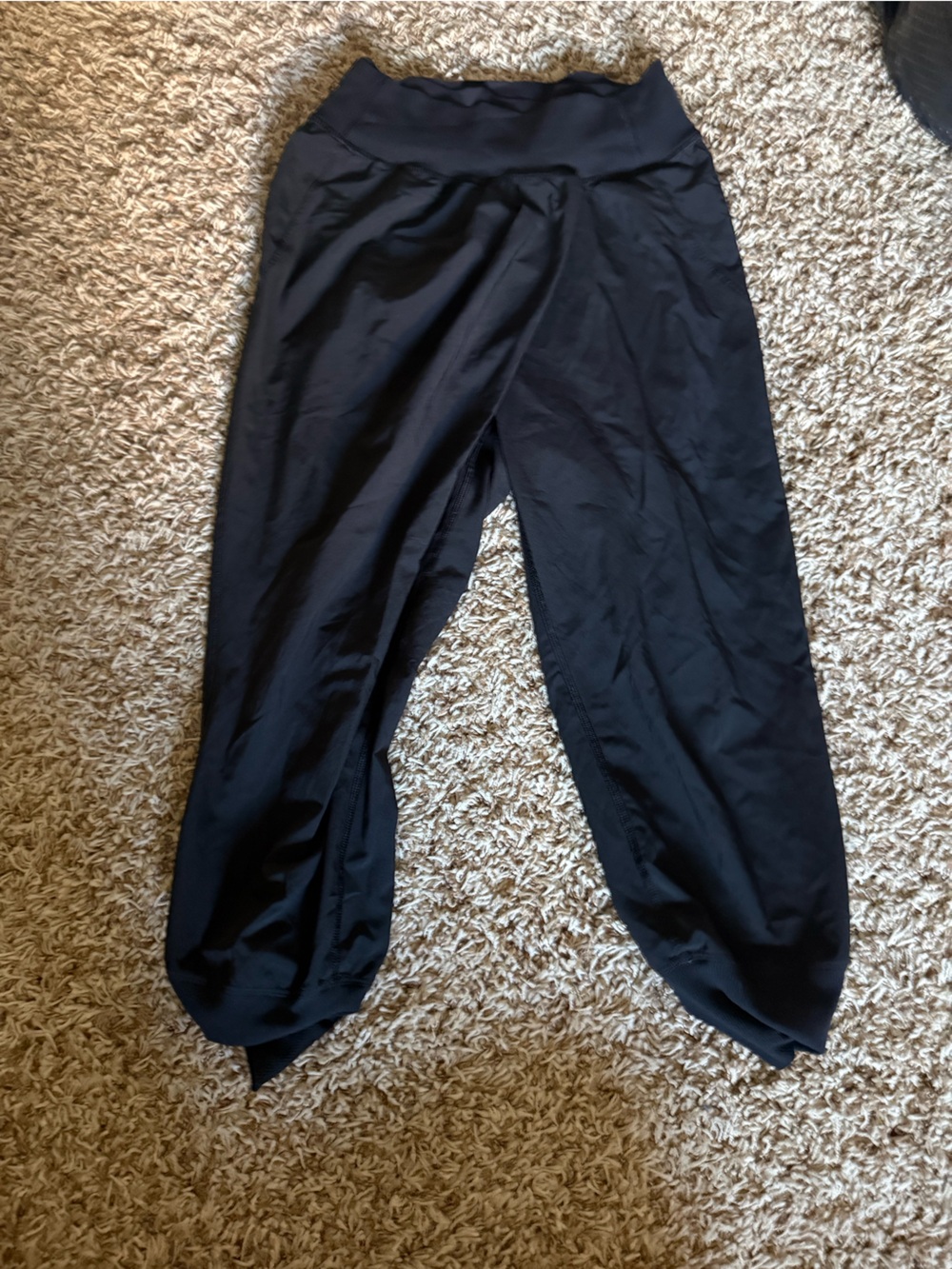 Lululemon athletica Black Relaxed Fit Jogger Capri Pants